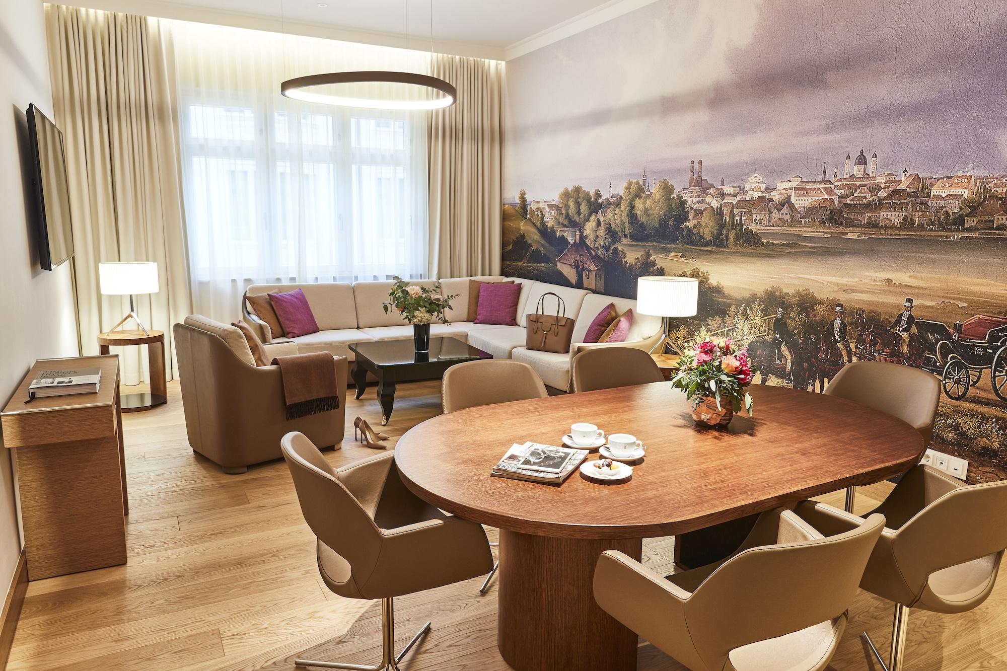 Vier Jahreszeiten Kempinski Muenchen Esterno foto A suite at the hotel
