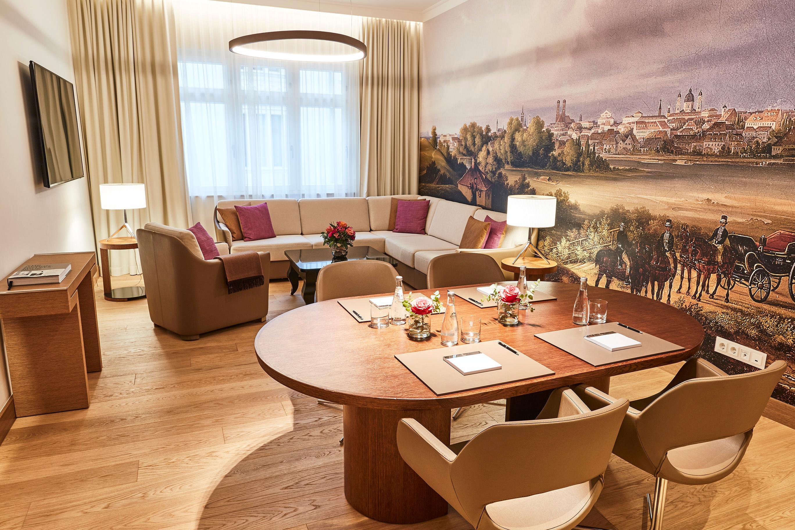 Vier Jahreszeiten Kempinski Muenchen Esterno foto A suite at the Hotel Bayerischer Platz