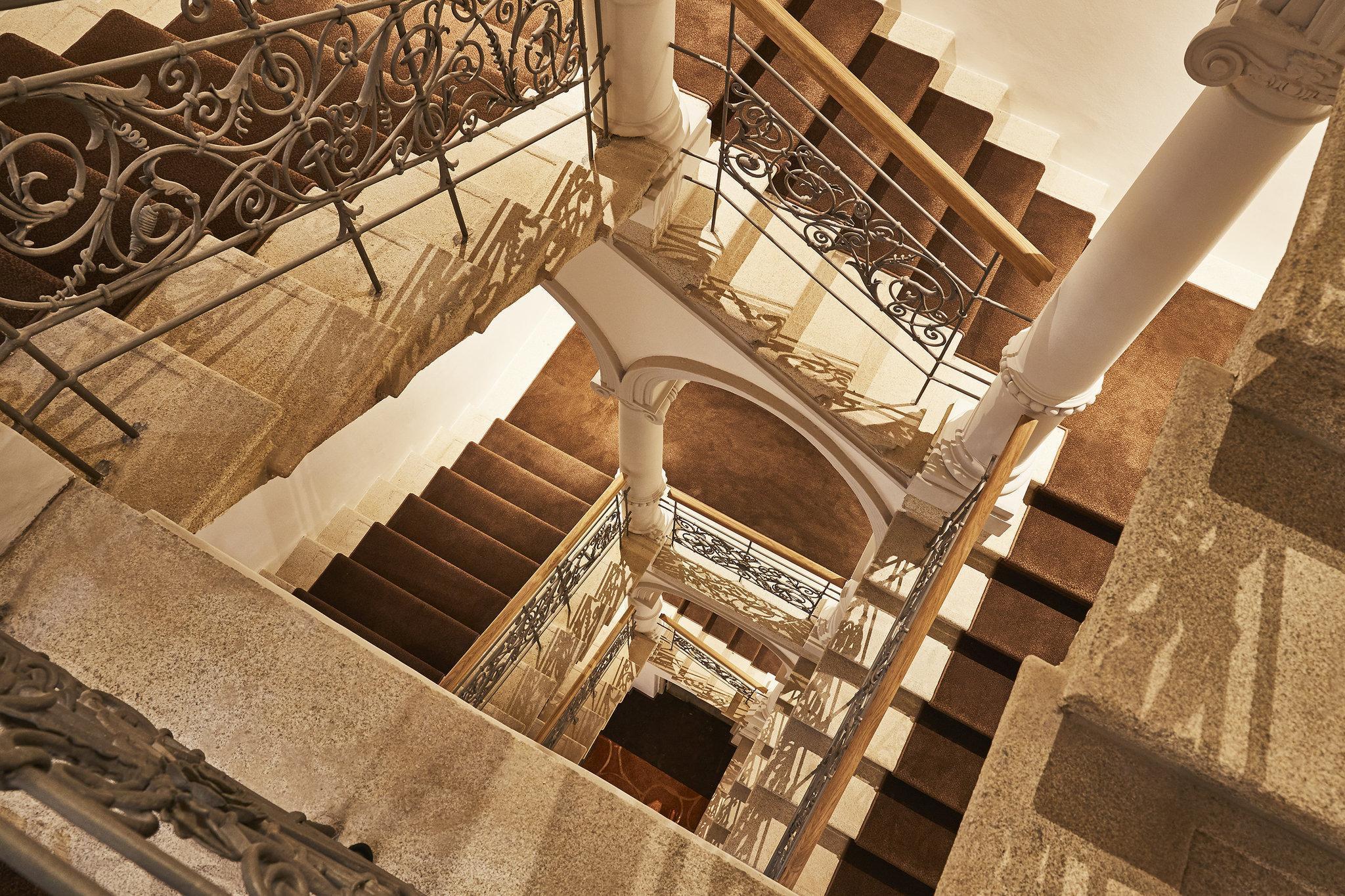 Vier Jahreszeiten Kempinski Muenchen Esterno foto Staircase