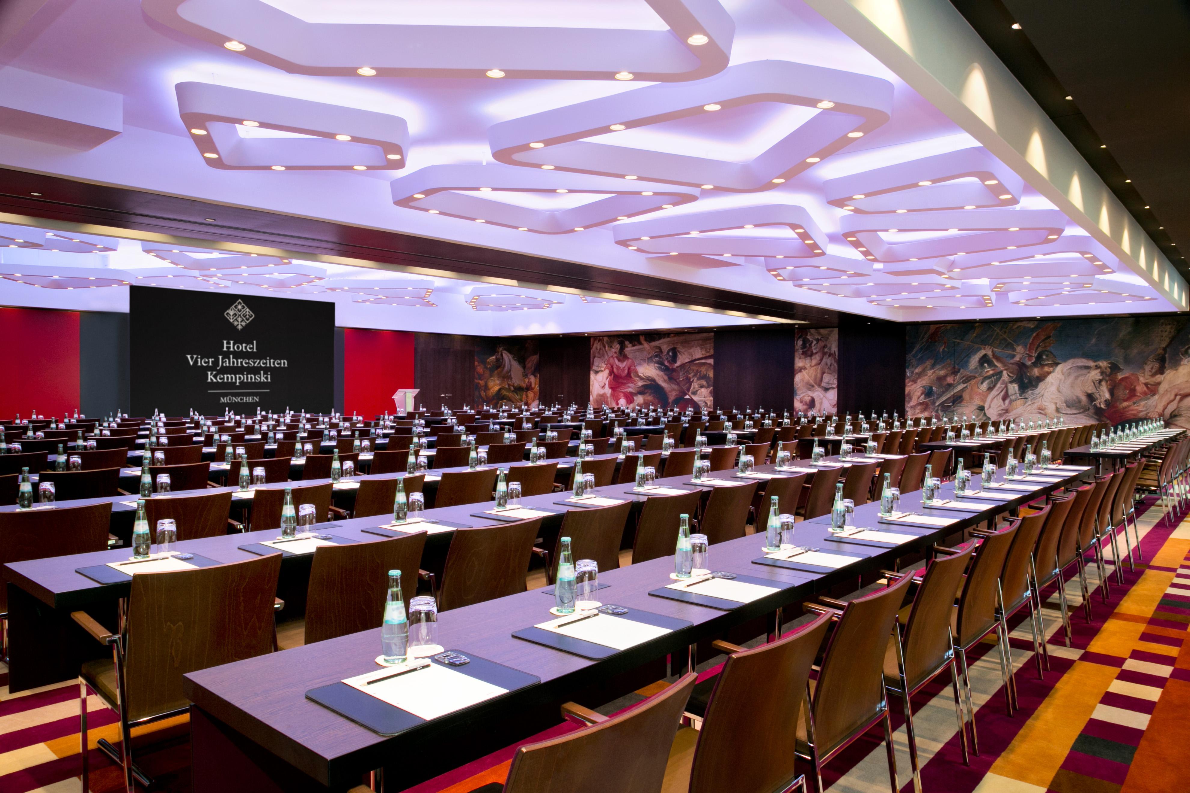 Vier Jahreszeiten Kempinski Muenchen Esterno foto The International Conference Centre