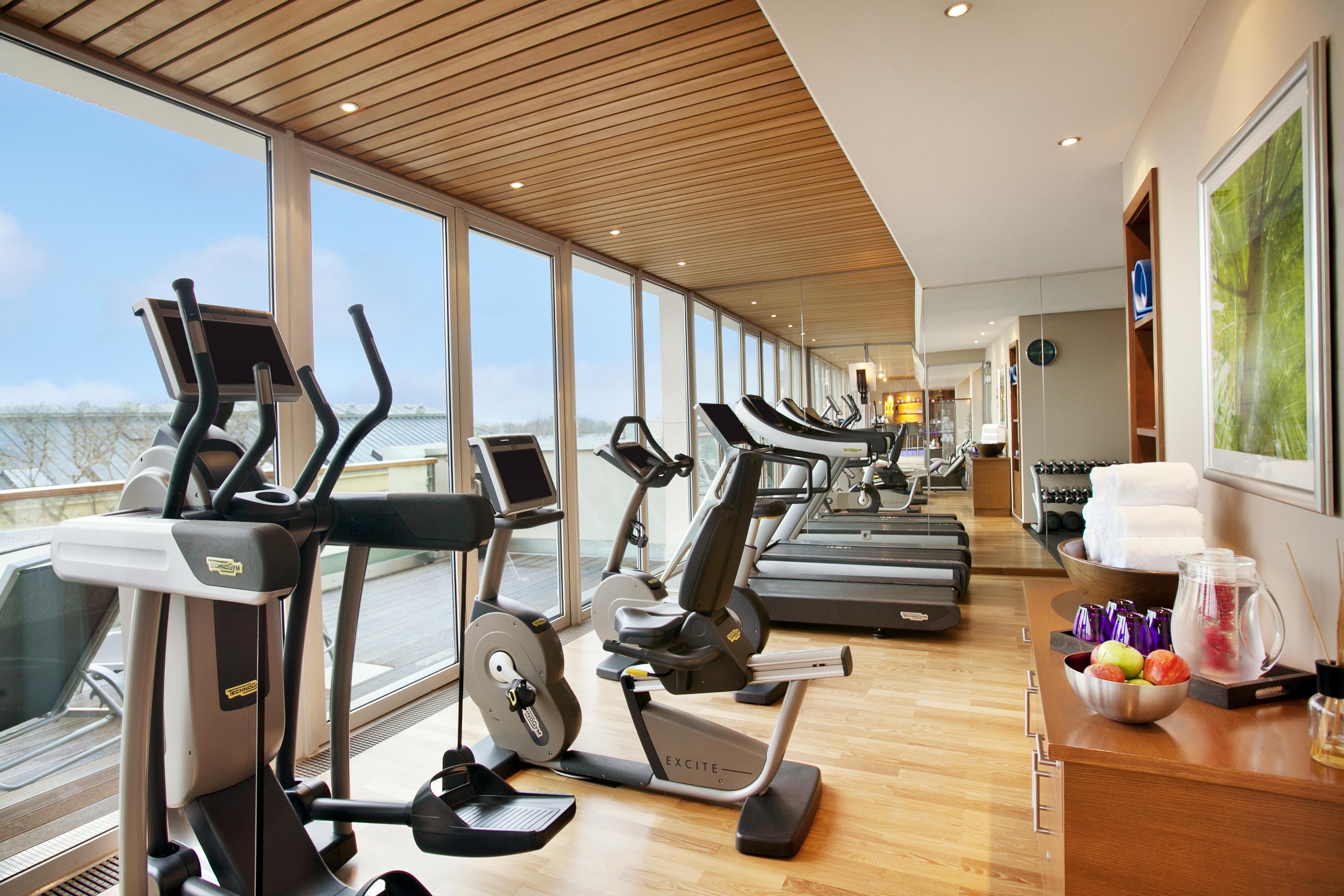 Vier Jahreszeiten Kempinski Muenchen Esterno foto The gym at the hotel