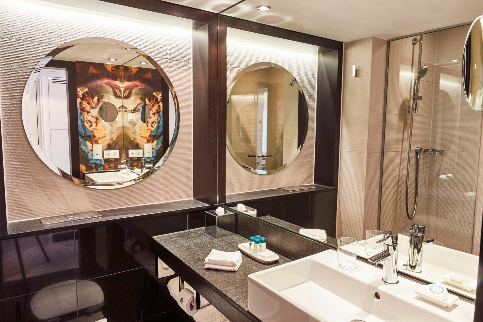 Vier Jahreszeiten Kempinski Muenchen Esterno foto Bathroom