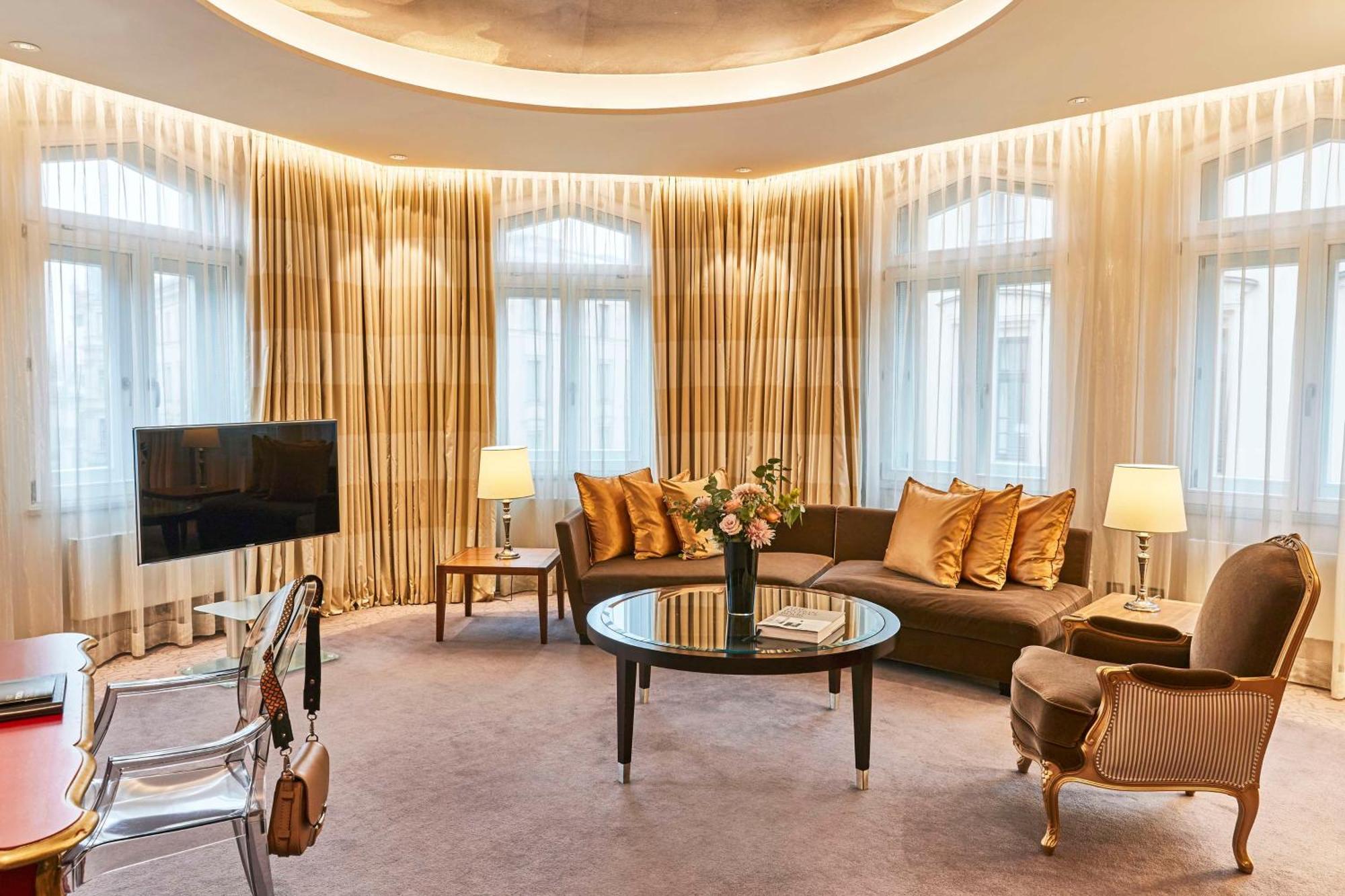Vier Jahreszeiten Kempinski Muenchen Esterno foto