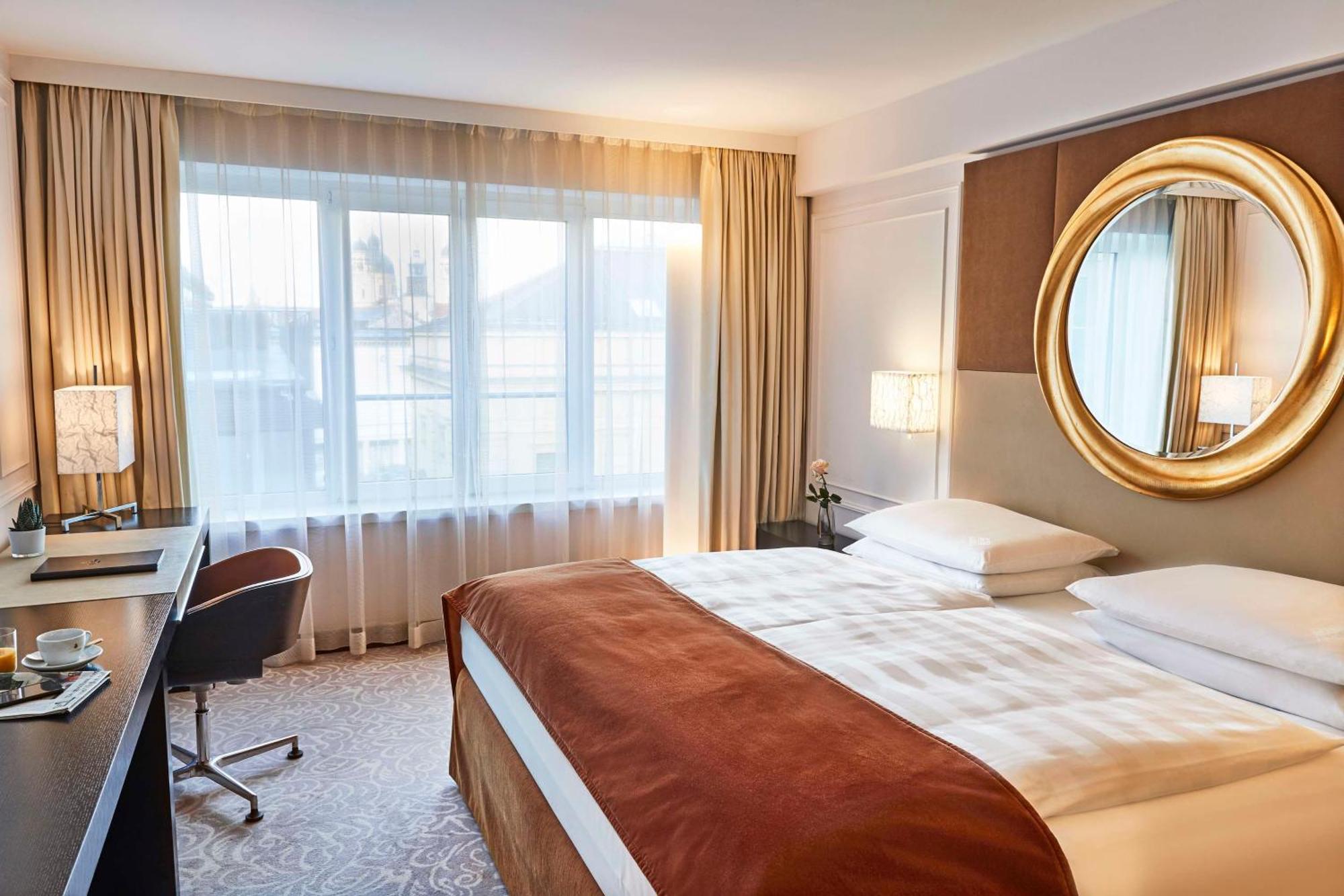 Vier Jahreszeiten Kempinski Muenchen Esterno foto