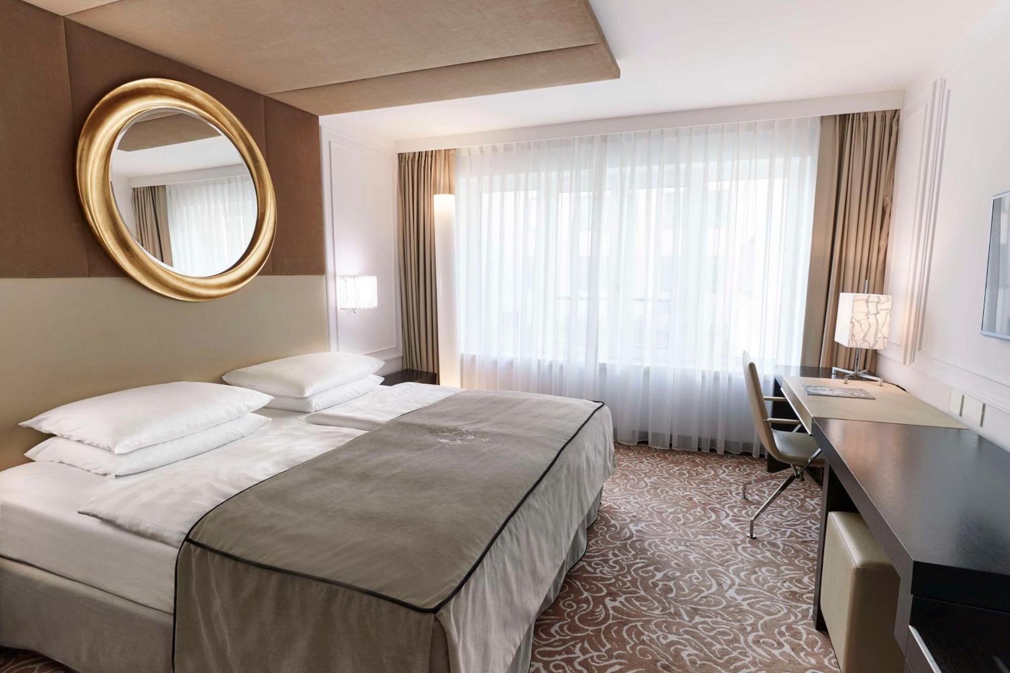 Vier Jahreszeiten Kempinski Muenchen Esterno foto