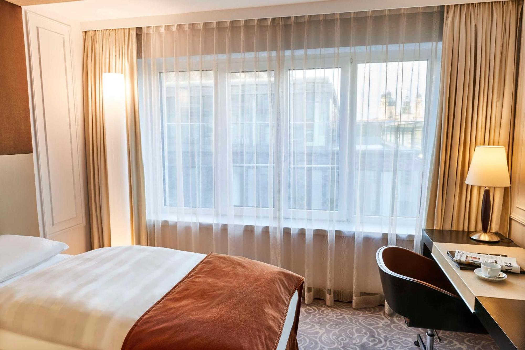 Vier Jahreszeiten Kempinski Muenchen Esterno foto