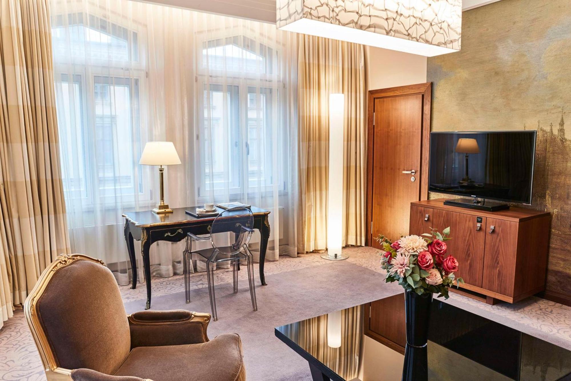 Vier Jahreszeiten Kempinski Muenchen Esterno foto