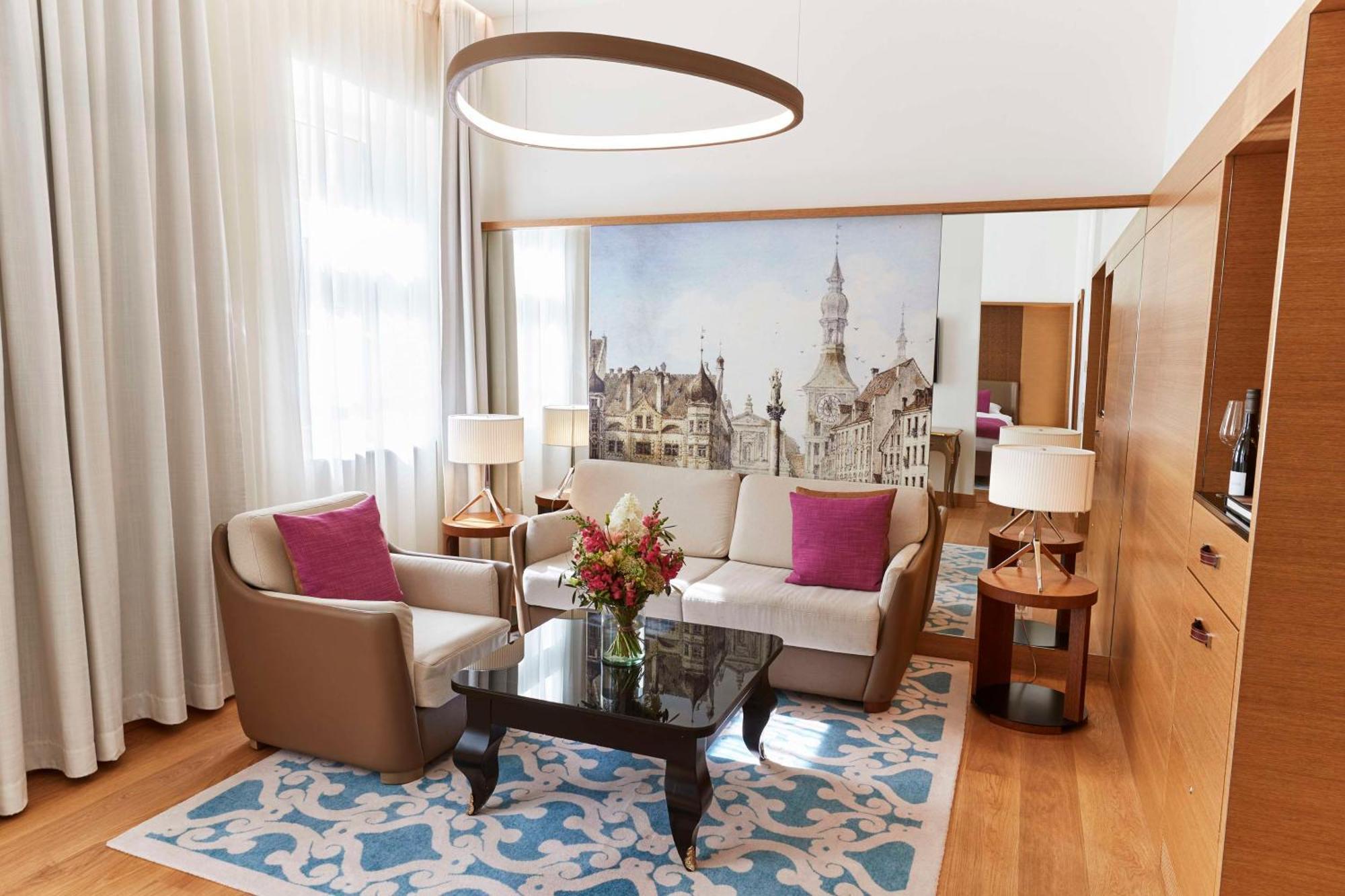 Vier Jahreszeiten Kempinski Muenchen Esterno foto