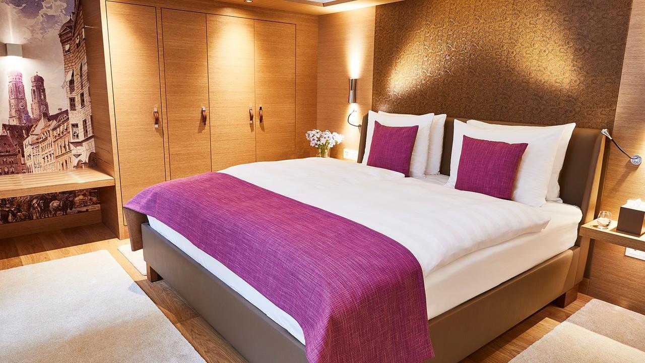 Vier Jahreszeiten Kempinski Muenchen Esterno foto A bed runner