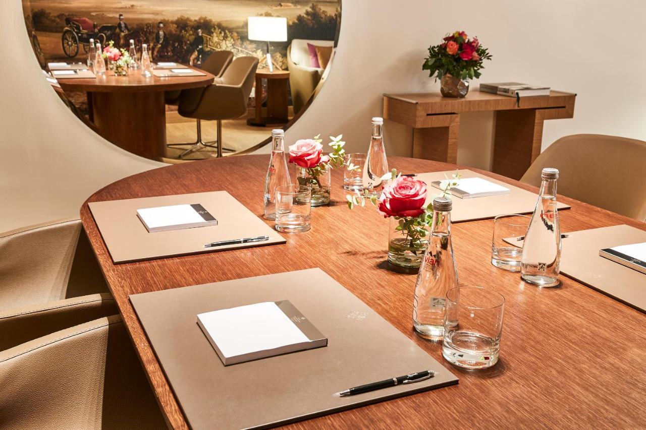 Vier Jahreszeiten Kempinski Muenchen Esterno foto Meeting room at the Mandarin Oriental, London