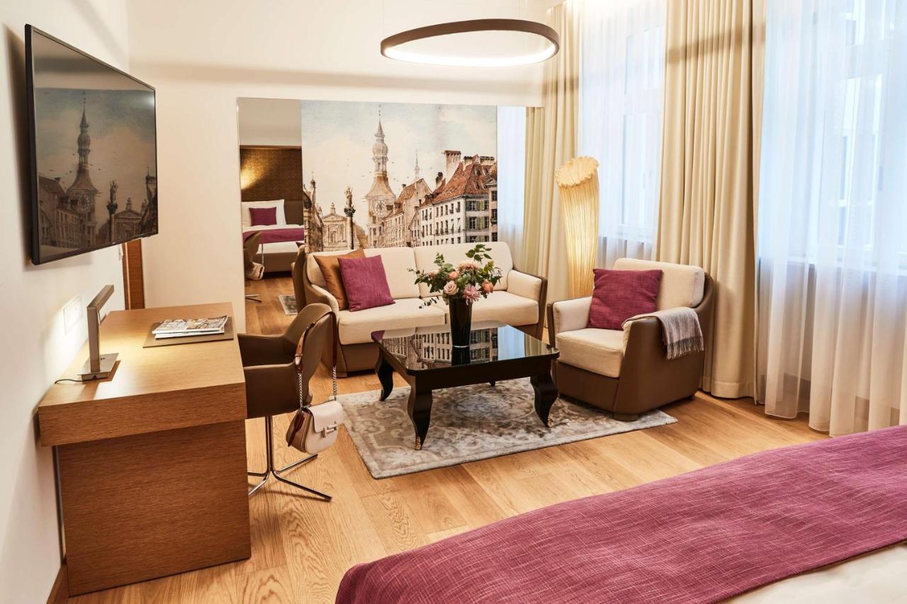 Vier Jahreszeiten Kempinski Muenchen Esterno foto